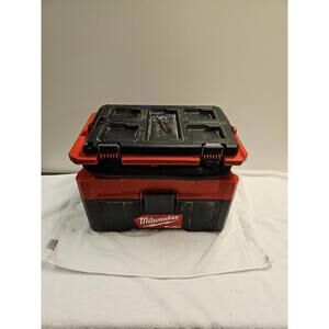 Milwaukee M18 FUEL PACKOUT 2.5 Gallon Wet/Dry Vacuum